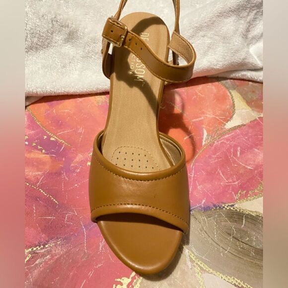 🛍️De Blossom Collection super cute wedge sandals Brown Size:8💥 - Picture 2 of 8